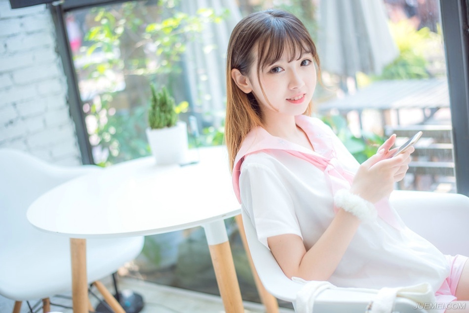 善良给对了人，会对你感恩；善良给错了人，会让你寒心。心软给对了人，会对你情深；心软给错了人，会让你痛心。宽容给对了人，会对你热忱；宽容给错了人，会让你窝心。
